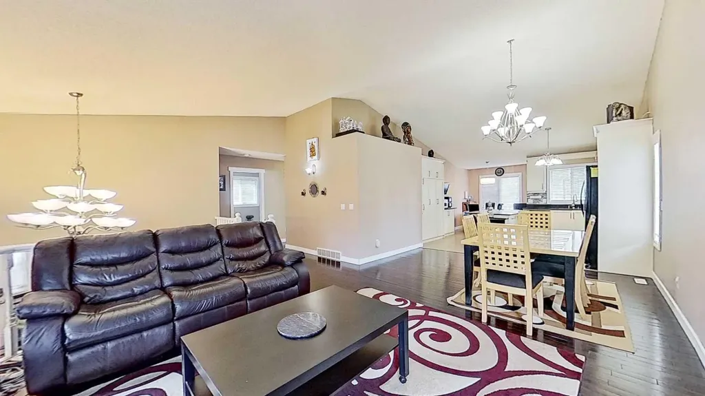 109 Edgebrook Gardens NW Calgary AB T3A 4Z8