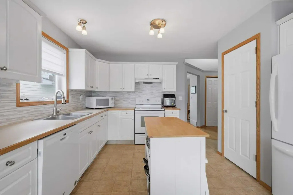 126 Logan Close Red Deer AB T4R 2n9