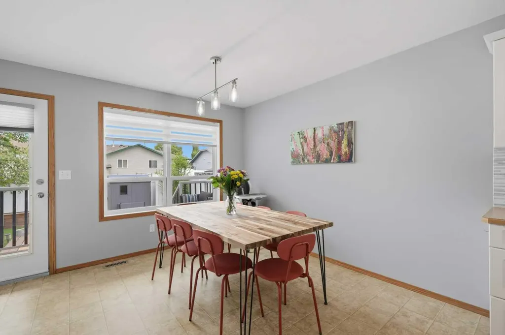 126 Logan Close Red Deer AB T4R 2n9