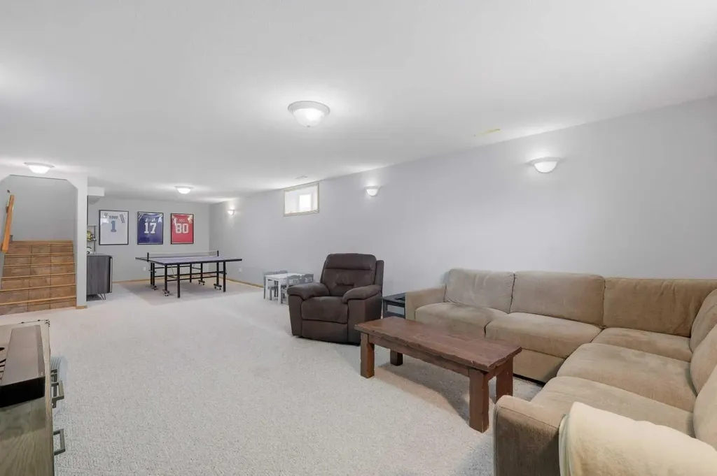 126 Logan Close Red Deer AB T4R 2n9