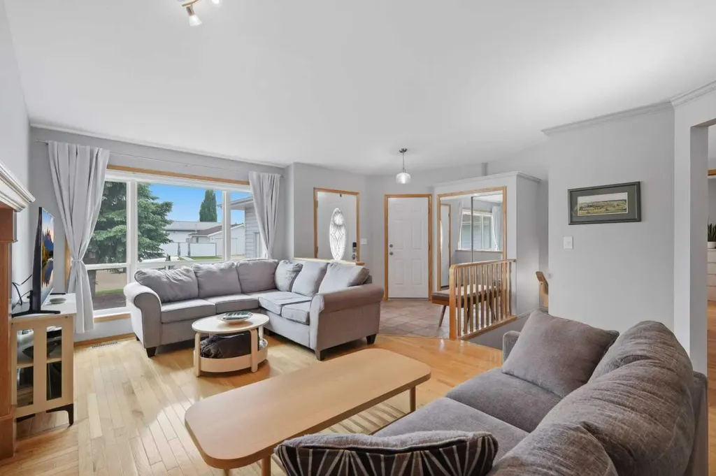 126 Logan Close Red Deer AB T4R 2n9