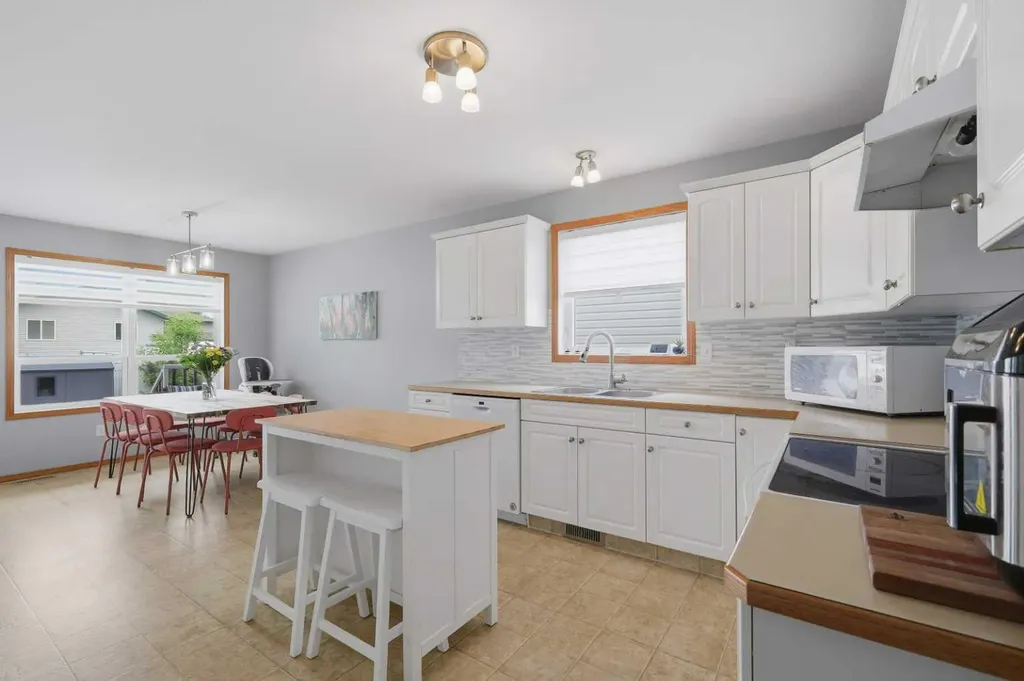 126 Logan Close Red Deer AB T4R 2n9