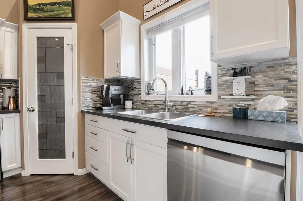 10203 93 Avenue Sexsmith AB T0H 3C0