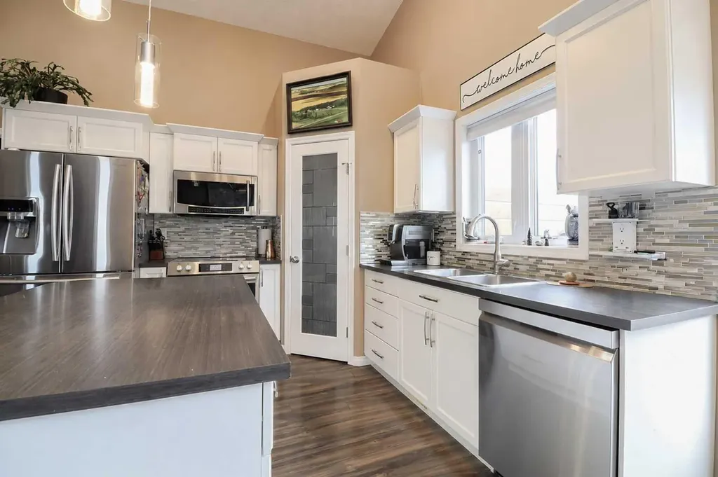 10203 93 Avenue Sexsmith AB T0H 3C0