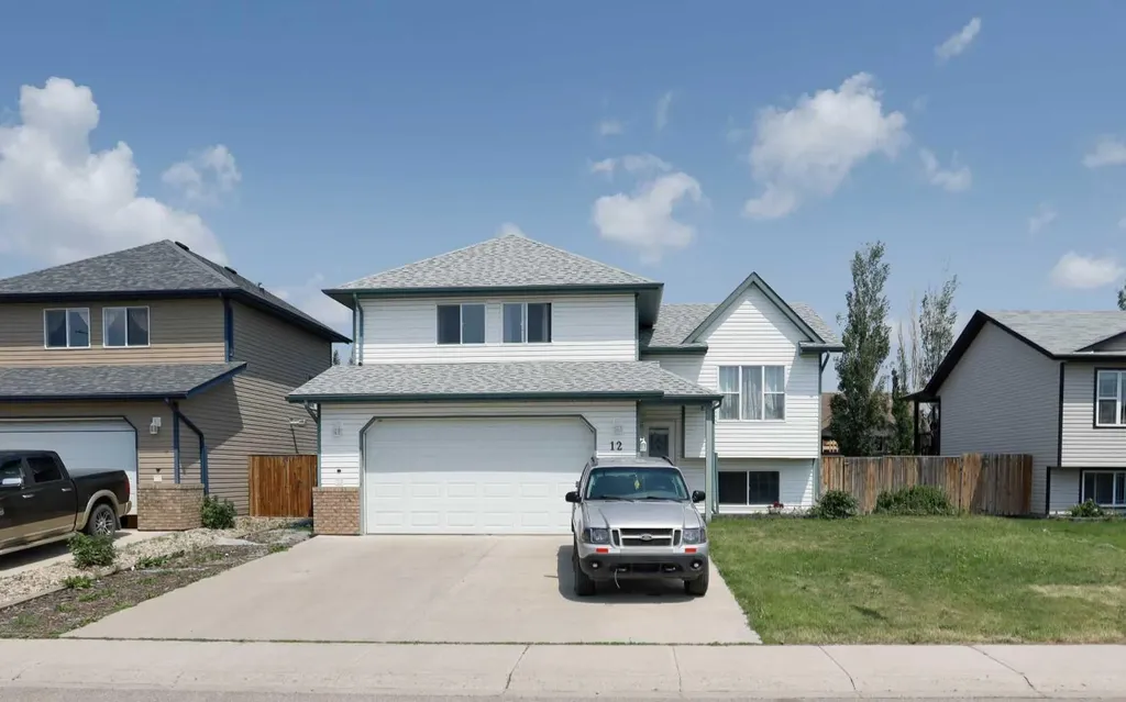 12 Upland Place W Brooks AB T1R 1M9