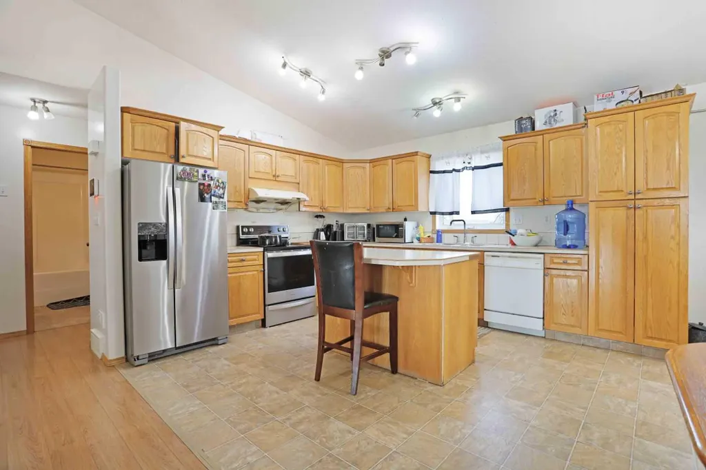 12 Upland Place W Brooks AB T1R 1M9