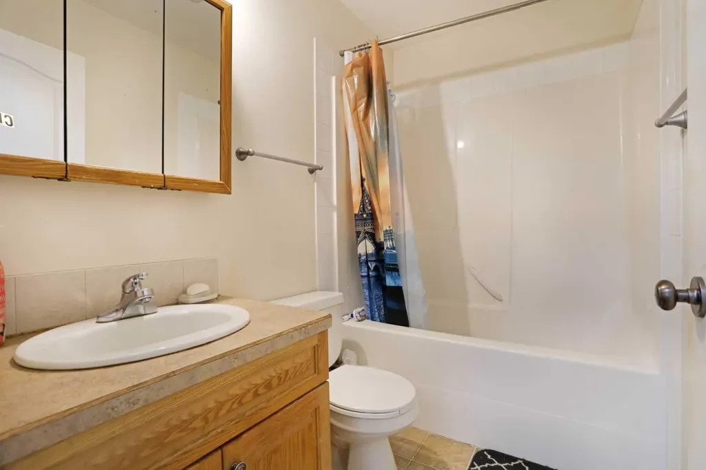 12 Upland Place W Brooks AB T1R 1M9