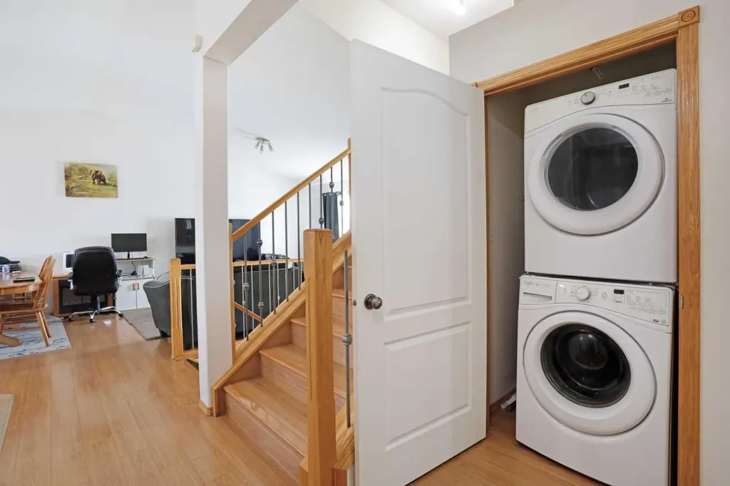 12 Upland Place W Brooks AB T1R 1M9