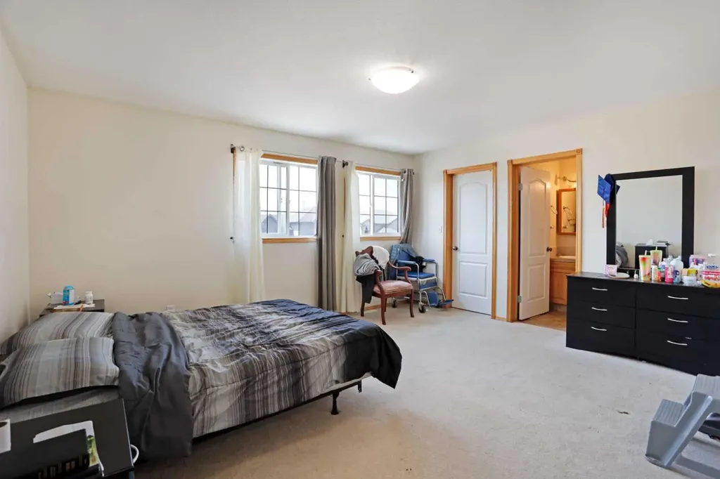 12 Upland Place W Brooks AB T1R 1M9