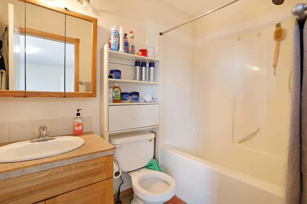 12 Upland Place W Brooks AB T1R 1M9