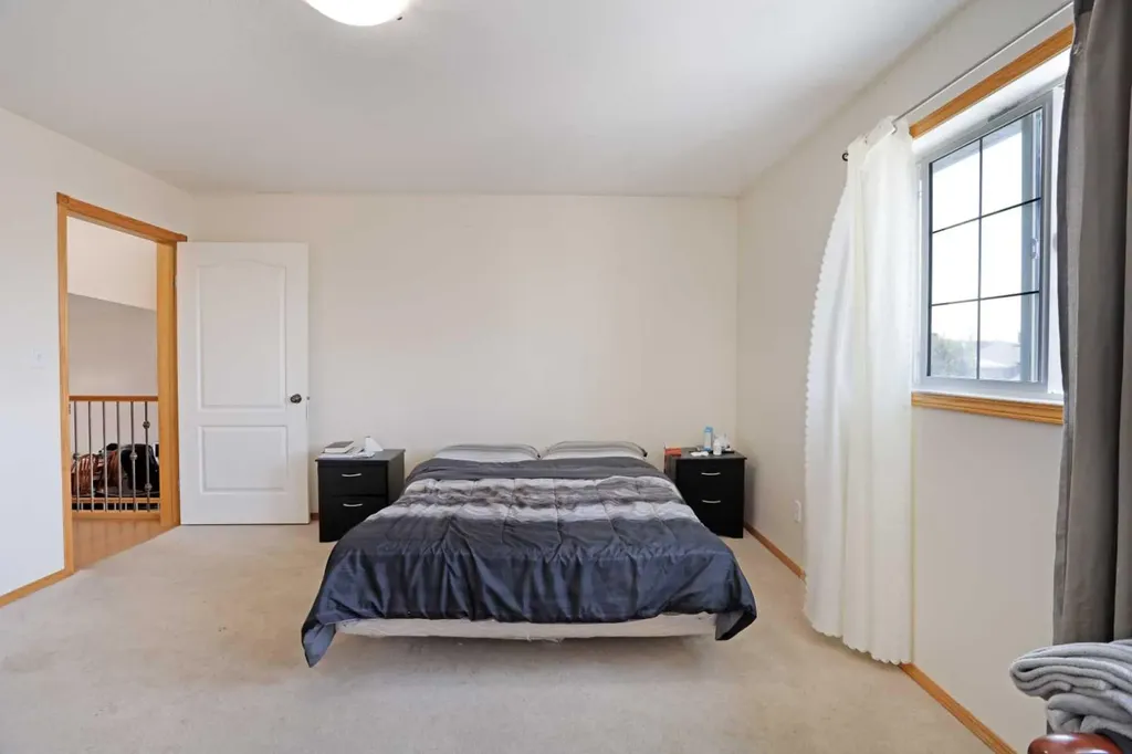 12 Upland Place W Brooks AB T1R 1M9