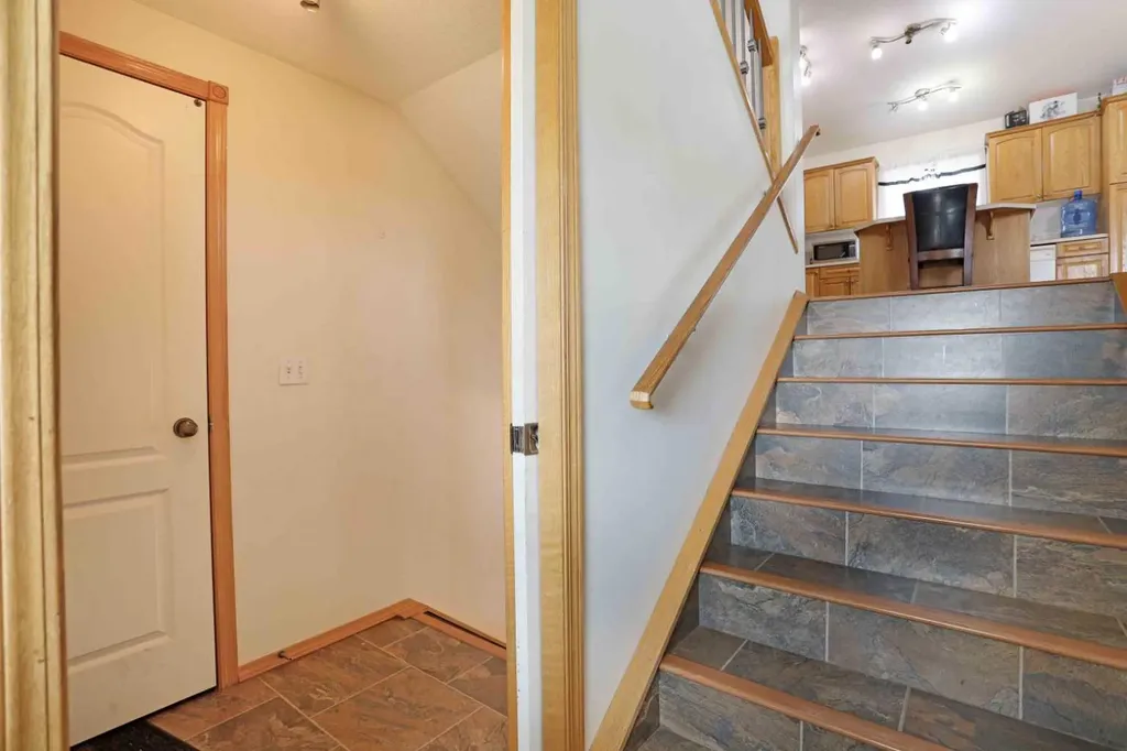12 Upland Place W Brooks AB T1R 1M9