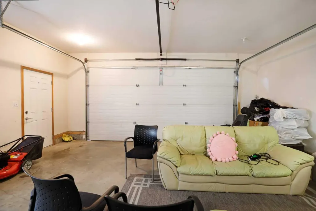 12 Upland Place W Brooks AB T1R 1M9