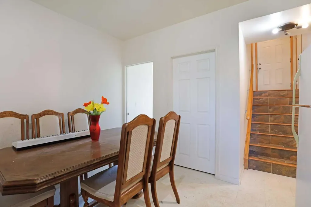12 Upland Place W Brooks AB T1R 1M9