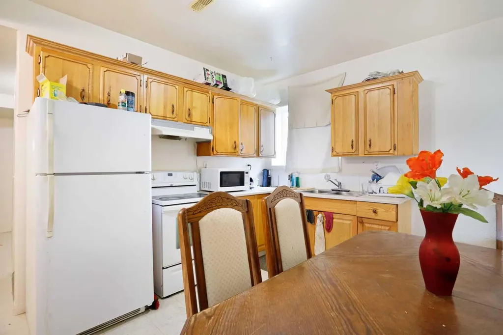 12 Upland Place W Brooks AB T1R 1M9