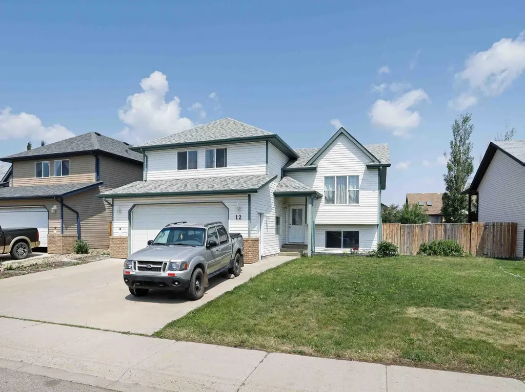 12 Upland Place W Brooks AB T1R 1M9