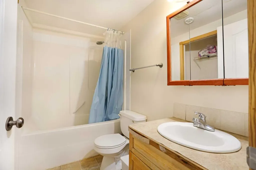12 Upland Place W Brooks AB T1R 1M9