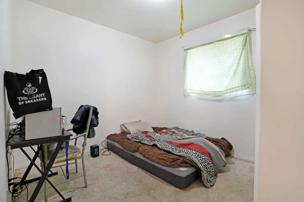 12 Upland Place W Brooks AB T1R 1M9