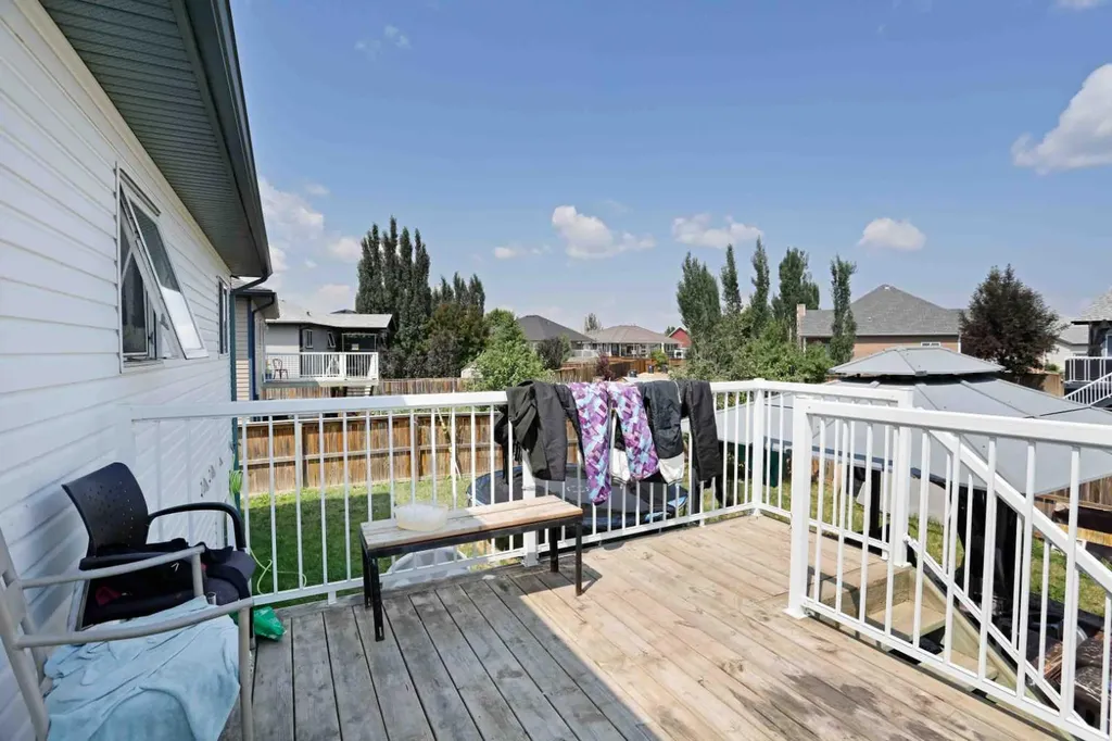 12 Upland Place W Brooks AB T1R 1M9