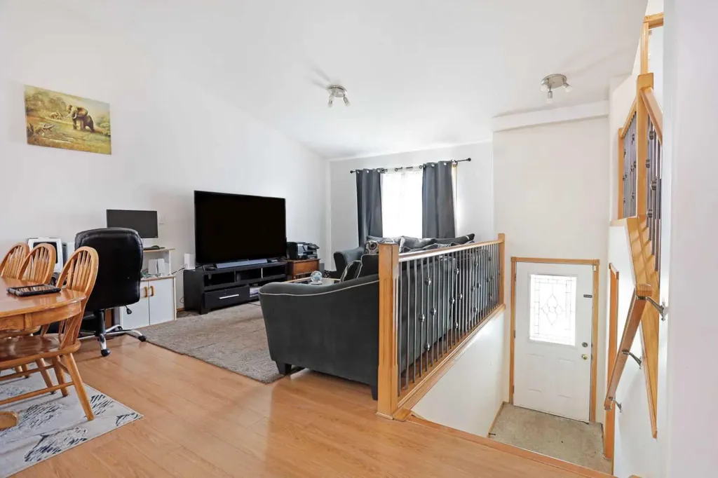 12 Upland Place W Brooks AB T1R 1M9