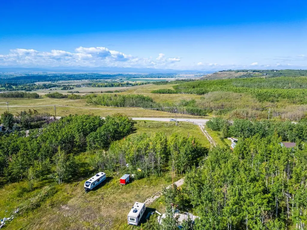 1420 101 Street SW Calgary AB T3H 3Z4