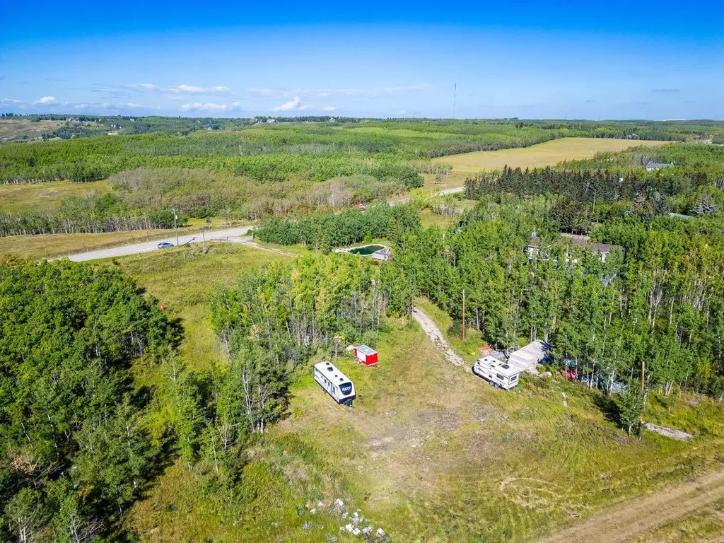 1420 101 Street SW Calgary AB T3H 3Z4