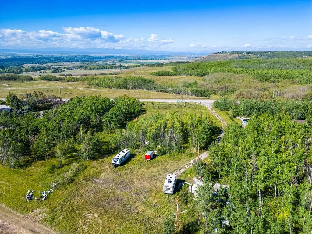 1420 101 Street SW Calgary AB T3H 3Z4