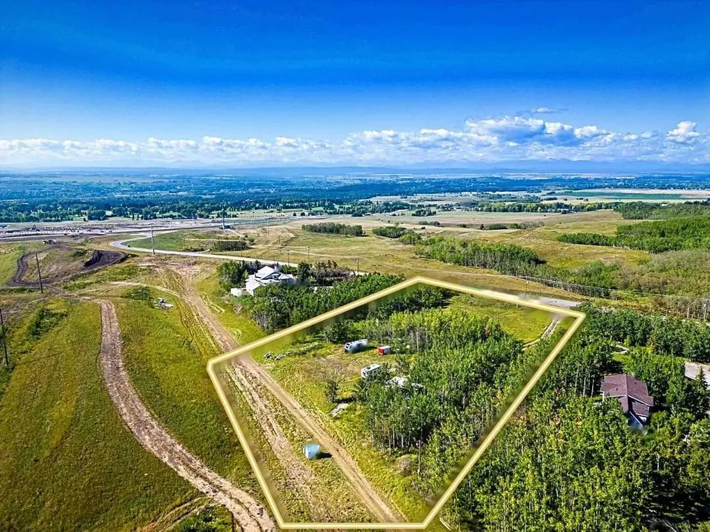1420 101 Street SW Calgary AB T3H 3Z4