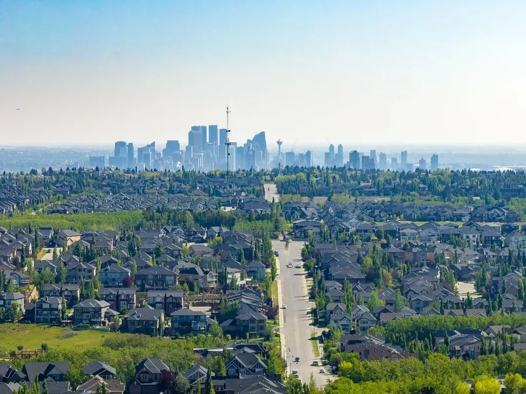 1420 101 Street SW Calgary AB T3H 3Z4