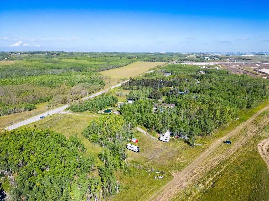 1420 101 Street SW Calgary AB T3H 3Z4