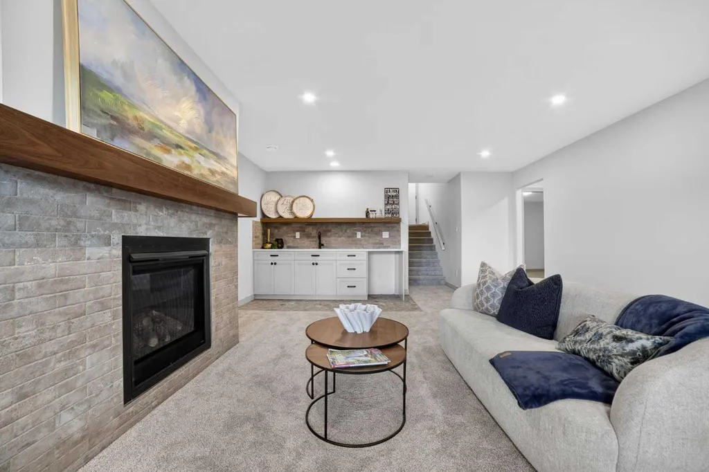 680 Sixmile Crescent S Lethbridge AB T1K8G3