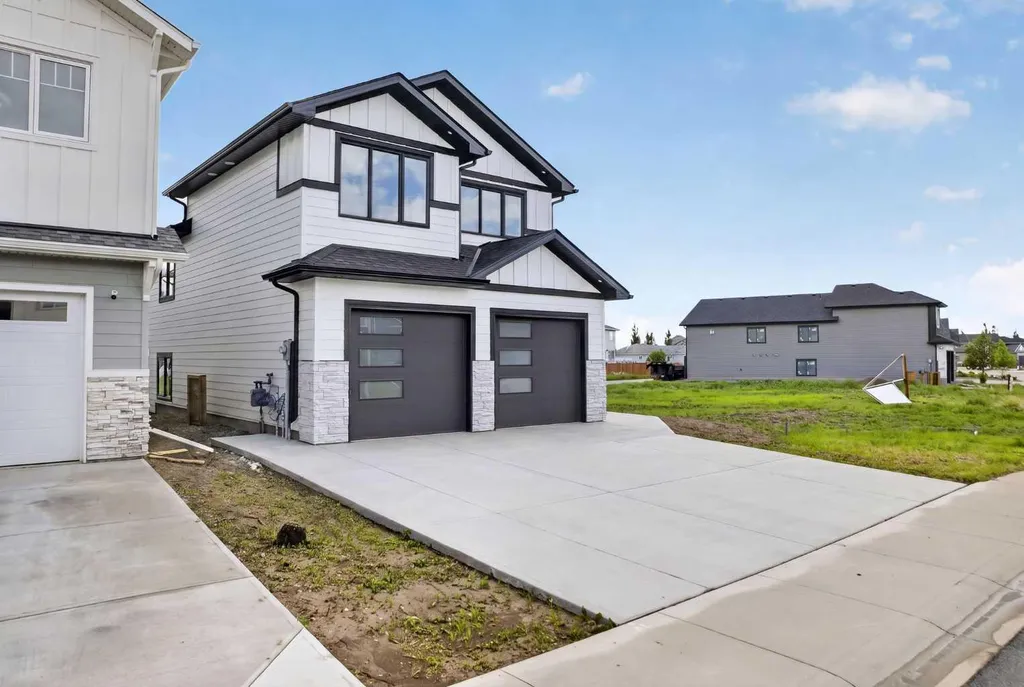 680 Sixmile Crescent S Lethbridge AB T1K8G3