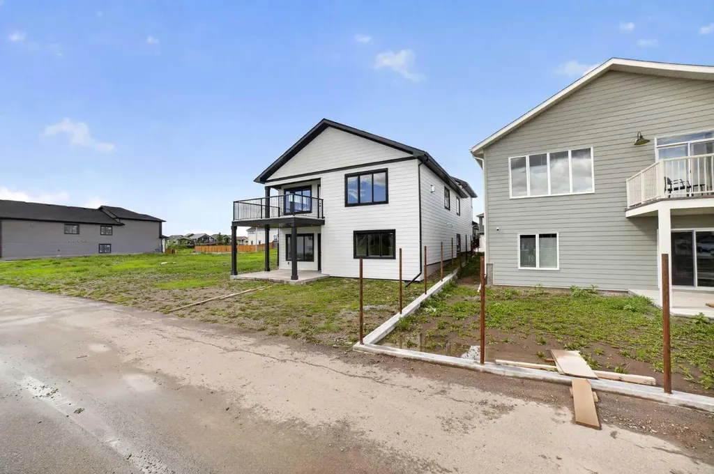 680 Sixmile Crescent S Lethbridge AB T1K8G3