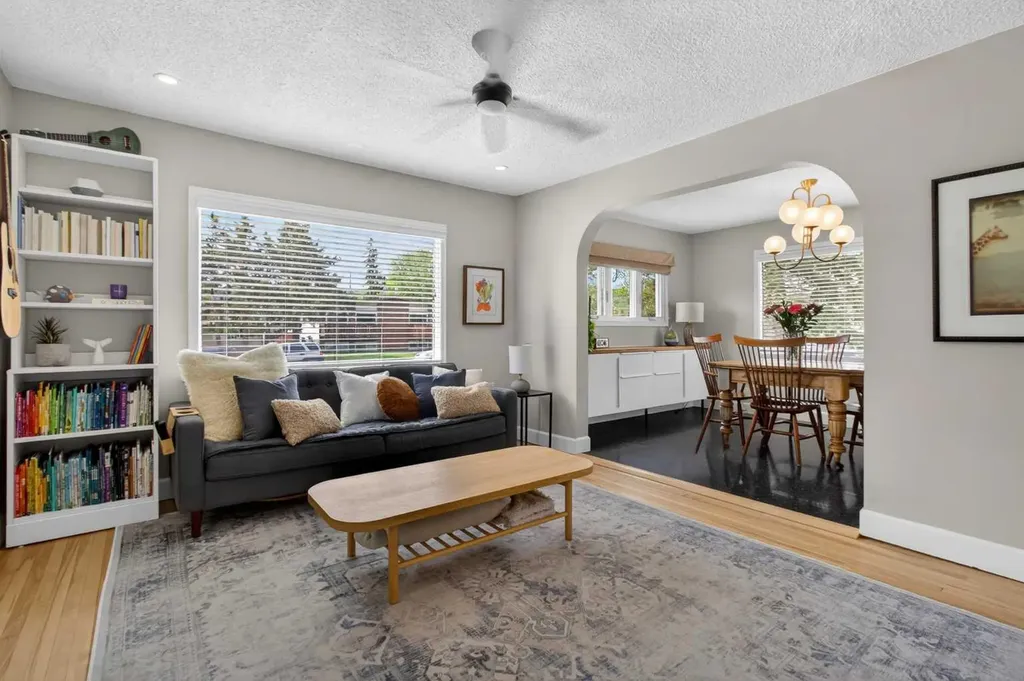 6132 33 Avenue NW Calgary AB T3B 2K5