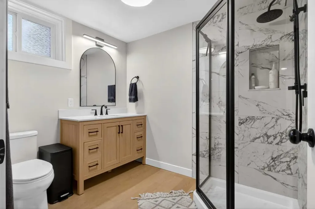 6132 33 Avenue NW Calgary AB T3B 2K5