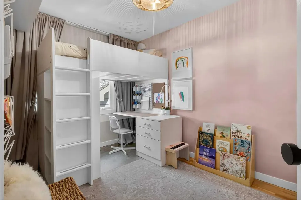 6132 33 Avenue NW Calgary AB T3B 2K5
