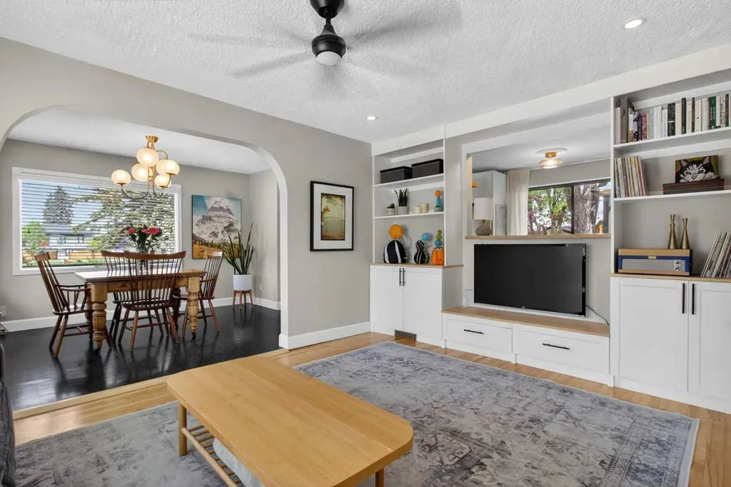 6132 33 Avenue NW Calgary AB T3B 2K5