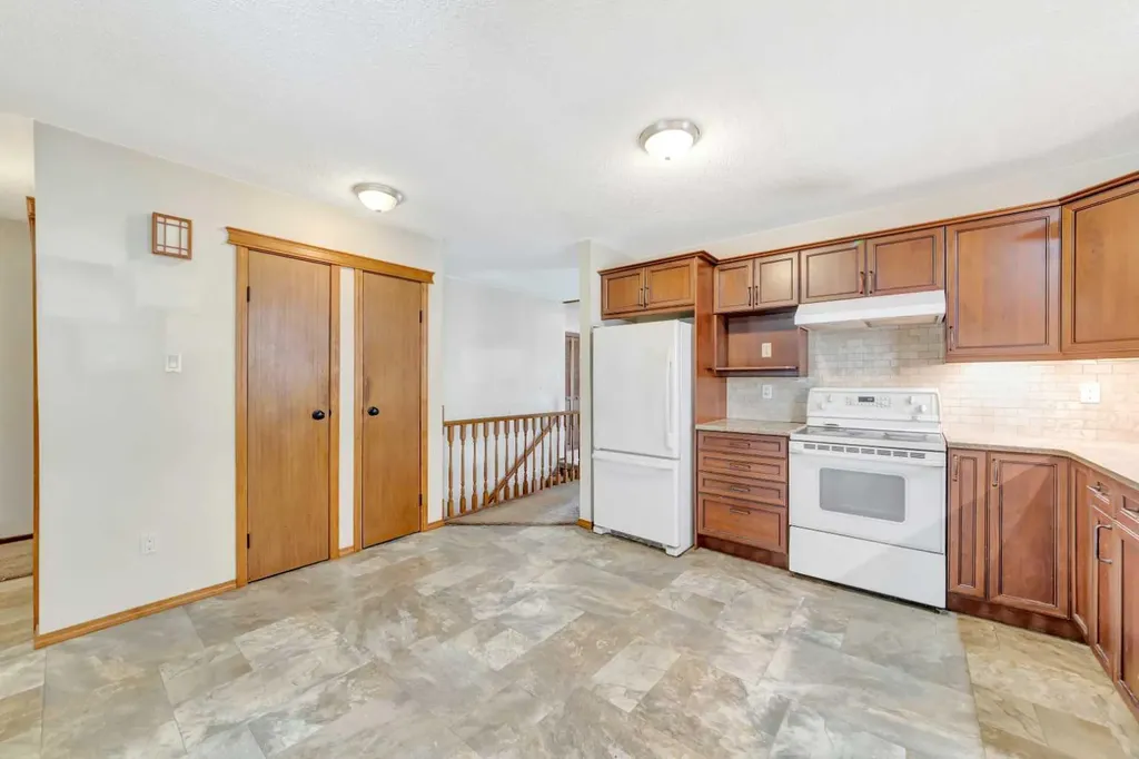 5713 34 Street Lloydminster AB T9V 1Z8