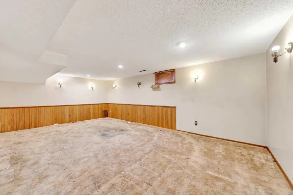 5713 34 Street Lloydminster AB T9V 1Z8