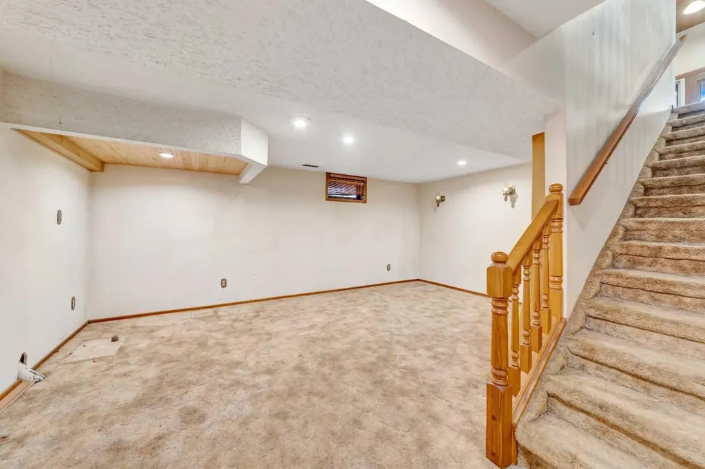 5713 34 Street Lloydminster AB T9V 1Z8