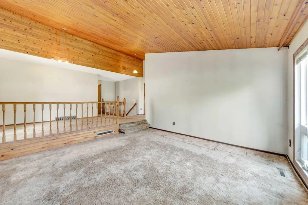 5713 34 Street Lloydminster AB T9V 1Z8