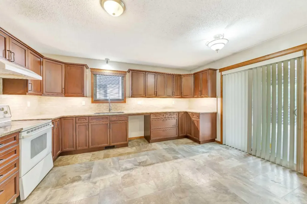 5713 34 Street Lloydminster AB T9V 1Z8