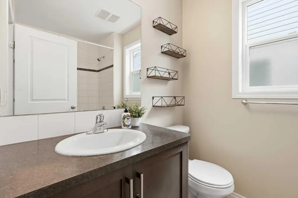 182 Windwood Grove Airdrie AB T4B 3S8
