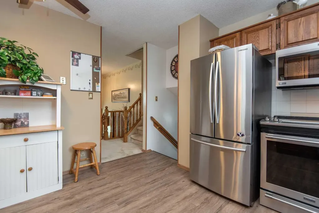 44 Huget Crescent Red Deer AB T4N 6P4