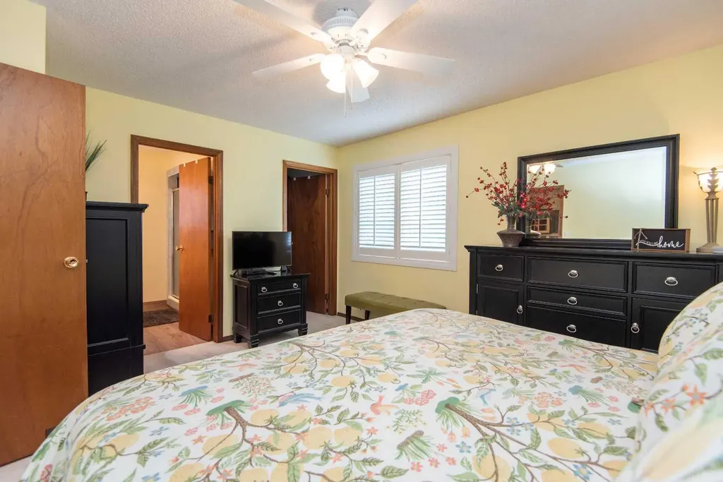 44 Huget Crescent Red Deer AB T4N 6P4