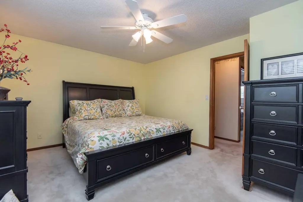 44 Huget Crescent Red Deer AB T4N 6P4