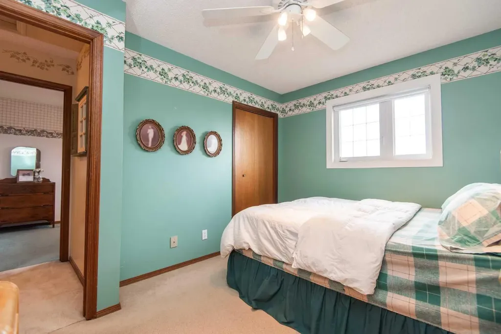 44 Huget Crescent Red Deer AB T4N 6P4
