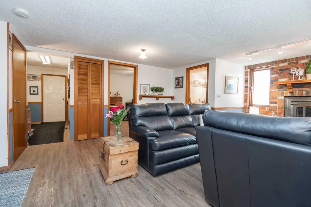 44 Huget Crescent Red Deer AB T4N 6P4