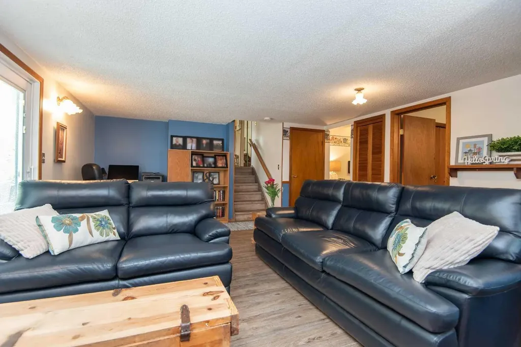 44 Huget Crescent Red Deer AB T4N 6P4