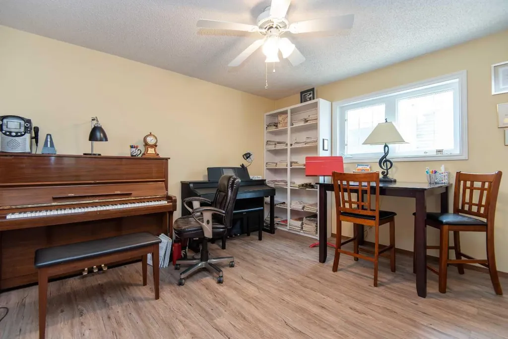 44 Huget Crescent Red Deer AB T4N 6P4